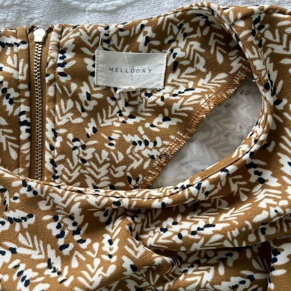 MELLODAY: NWOT Women’s brown round neckline blouse with white and black. Size M - Picture 13 of 15